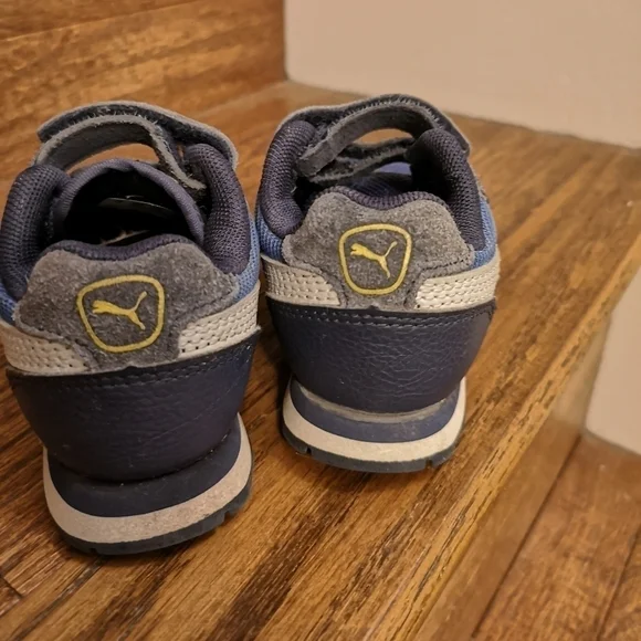 PUMA Baby Runners Size 6, 2 Pairs (Black Ones Fits Like a 5) - Picture 7 of 7